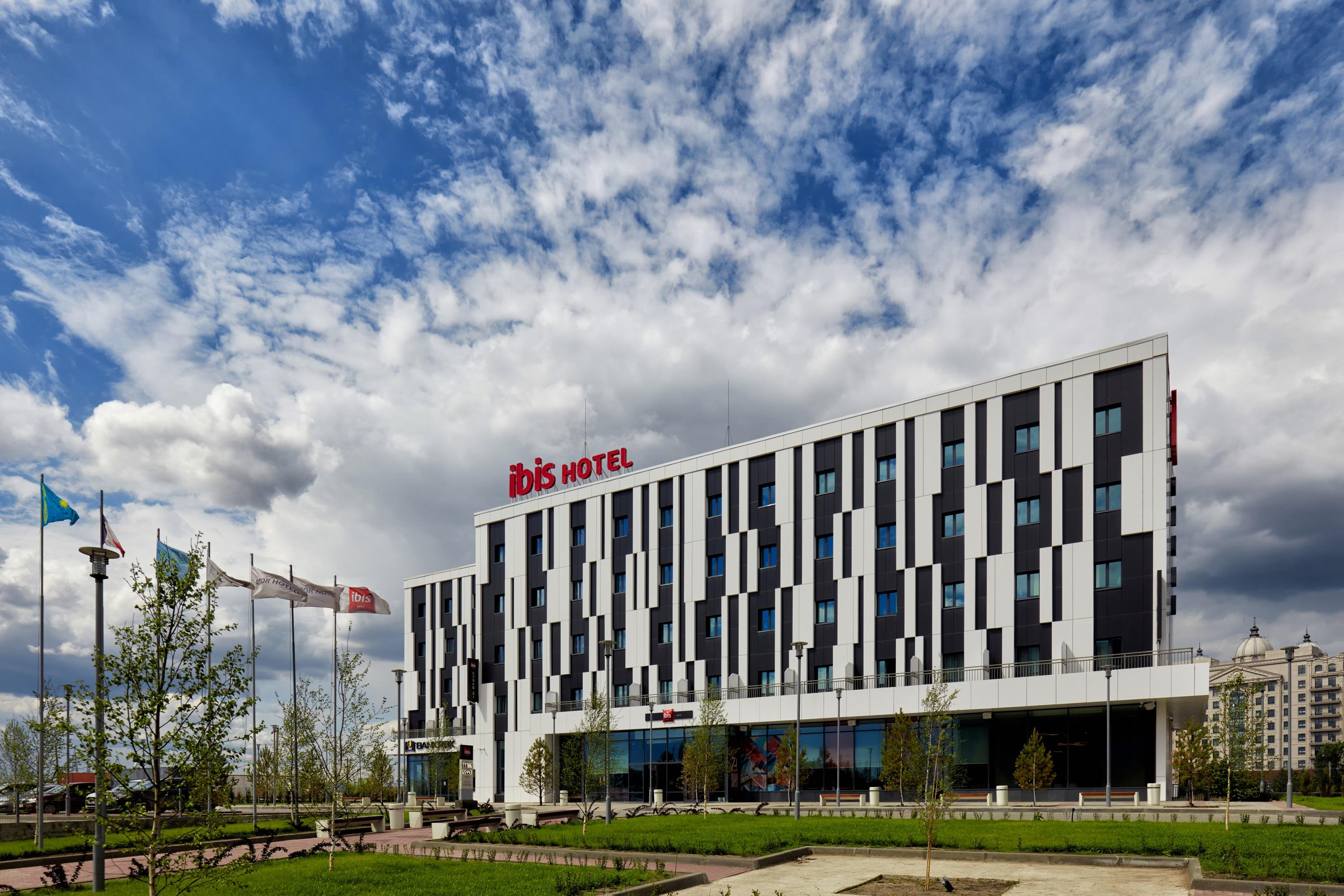 Hotel Ibis Aqtöbe Exterior foto