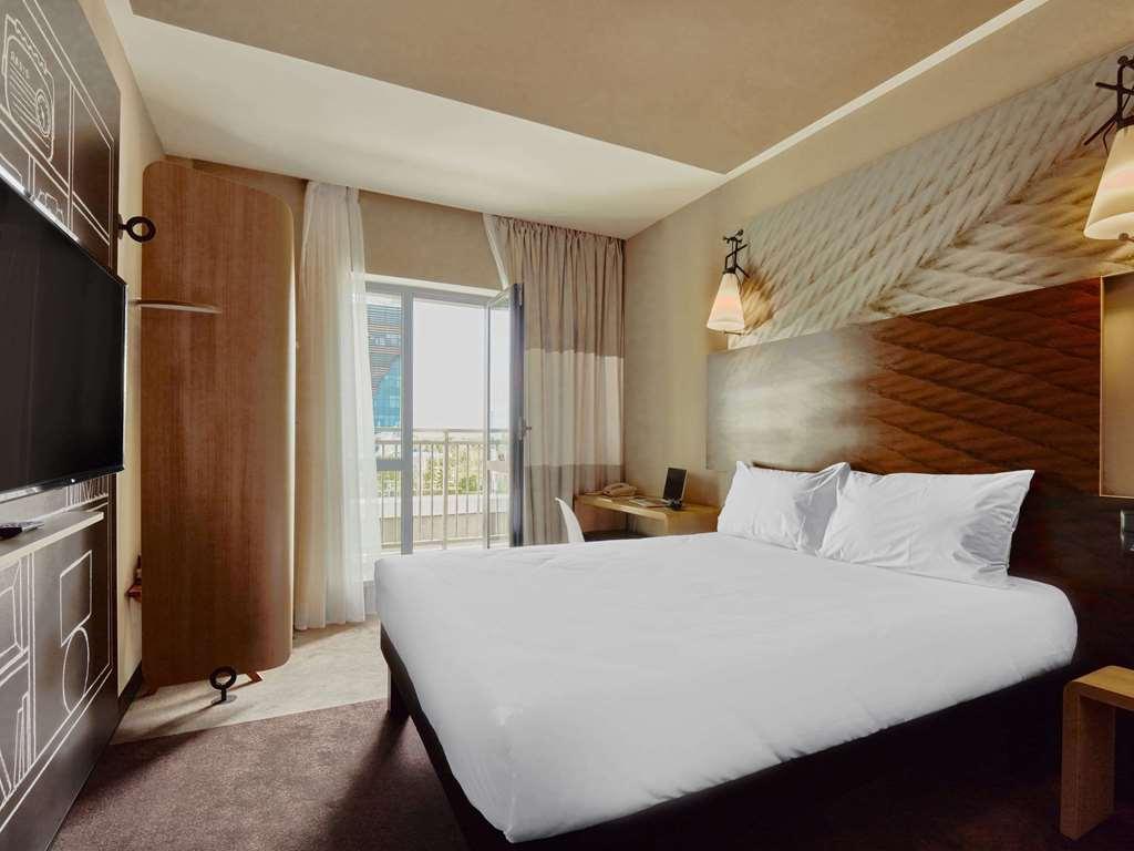 Hotel Ibis Aqtöbe Zimmer foto